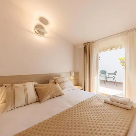 Bravissimo Cort Reial 4b Duplex, Monthly شقة خيرونا