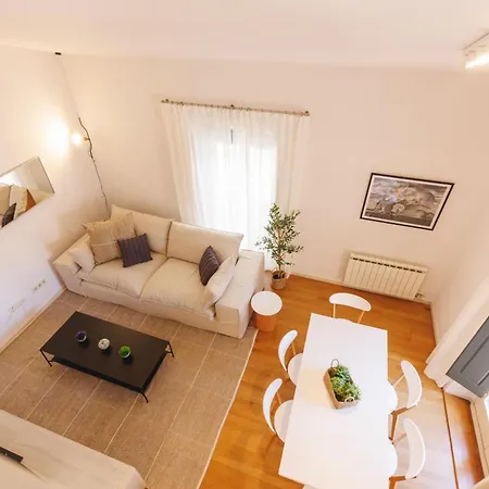 Bravissimo Cort Reial 4b Duplex, Monthly * خيرونا