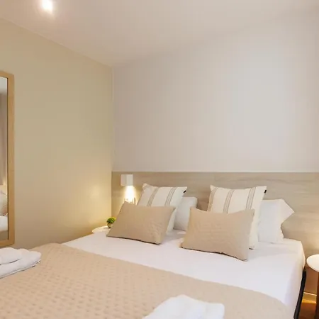 Bravissimo Cort Reial 4b Duplex, Monthly خيرونا