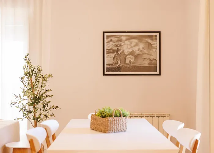 Bravissimo Cort Reial 4b Duplex, Monthly شقة خيرونا