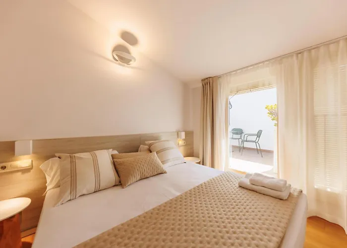 Bravissimo Cort Reial 4b Duplex, Monthly شقة خيرونا