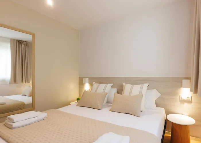 Bravissimo Cort Reial 4b Duplex, Monthly خيرونا