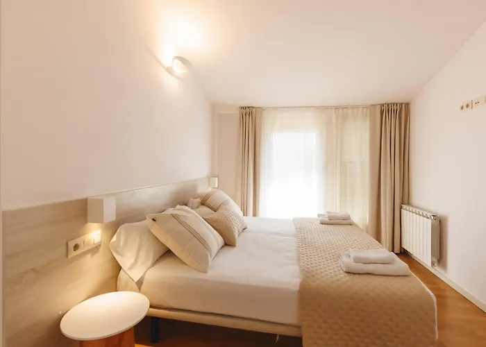 Bravissimo Cort Reial 4b Duplex, Monthly * خيرونا