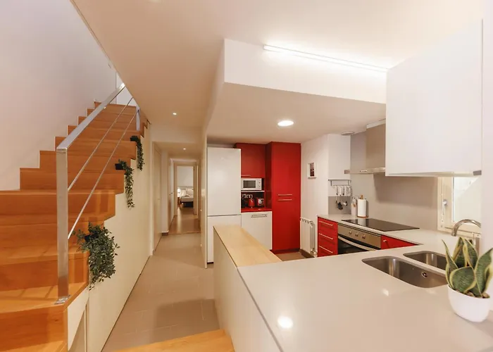 Bravissimo Cort Reial 4b Duplex, Monthly * خيرونا